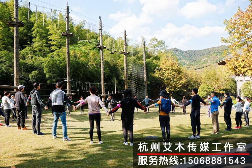 1631279874632132.jpg 團隊成員戶外訓練基地手拉手集體活動拍攝