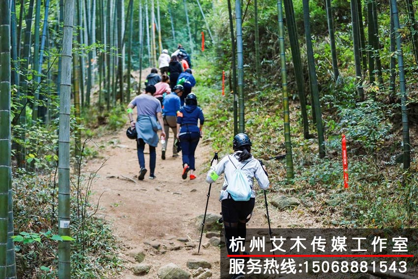 1631279938593507.jpg 戶外訓練基地團隊成員上山場景拍攝